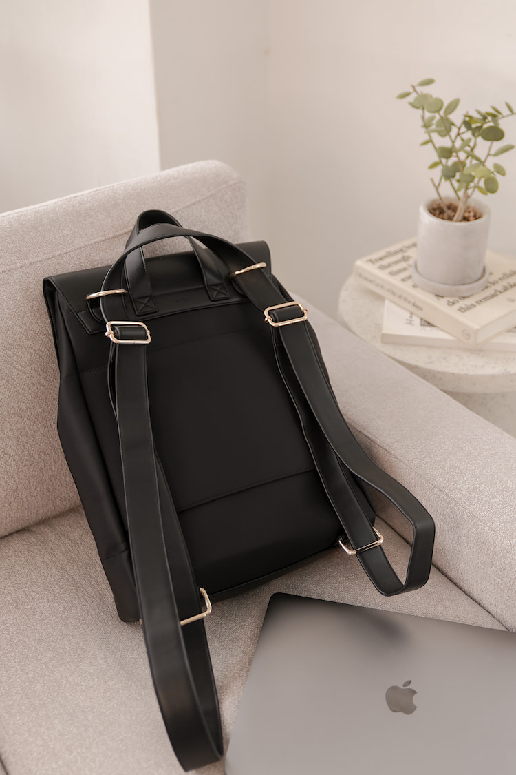 Aprily アプリリー マルチウェイAR多機能リュック APRILY / マルチウェイキャリアリュック