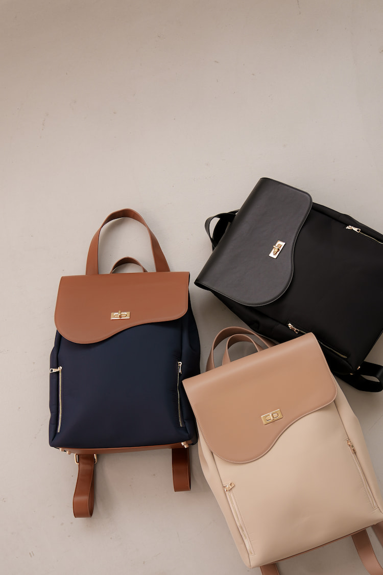 （1度使用）APRILY アプリリー マルチウェイキャリアリュック 1度使用）APRILY アプリリー マルチウェイキャリアリュック APRILY